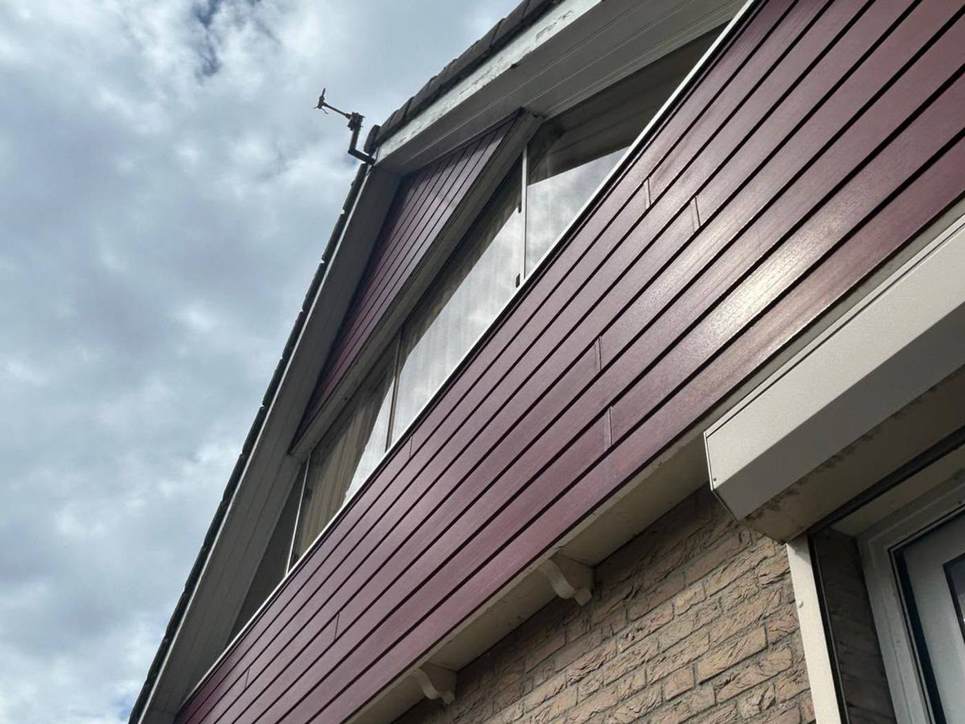 Schilderwerk aan woning en dakkapellen in Heijningen door Klusbedrijf Vaissaire